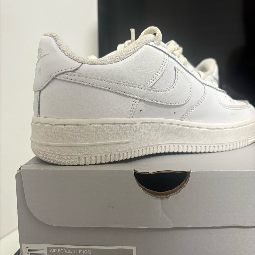 Nike Kids White Sneakers - Picture 2 of 2